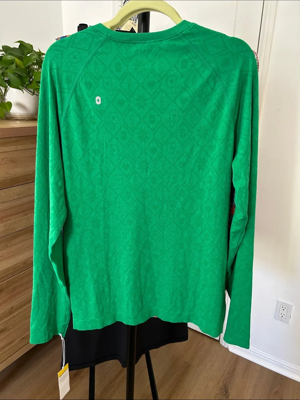 NWT Figs Salta Seamless Longsleeve Underscrub. Size 2XL. PTP 21”. Stretch. - Picture 2 of 5